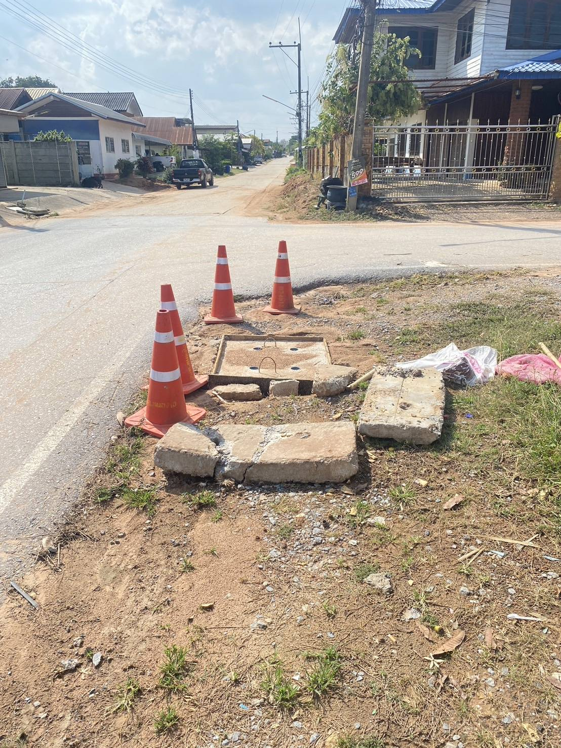 องค์การบริหารส่วนตำบลหนองไฮ แก้แบบฝาบ่อท่อระบายน้ำ บ้านดงทรายทอง