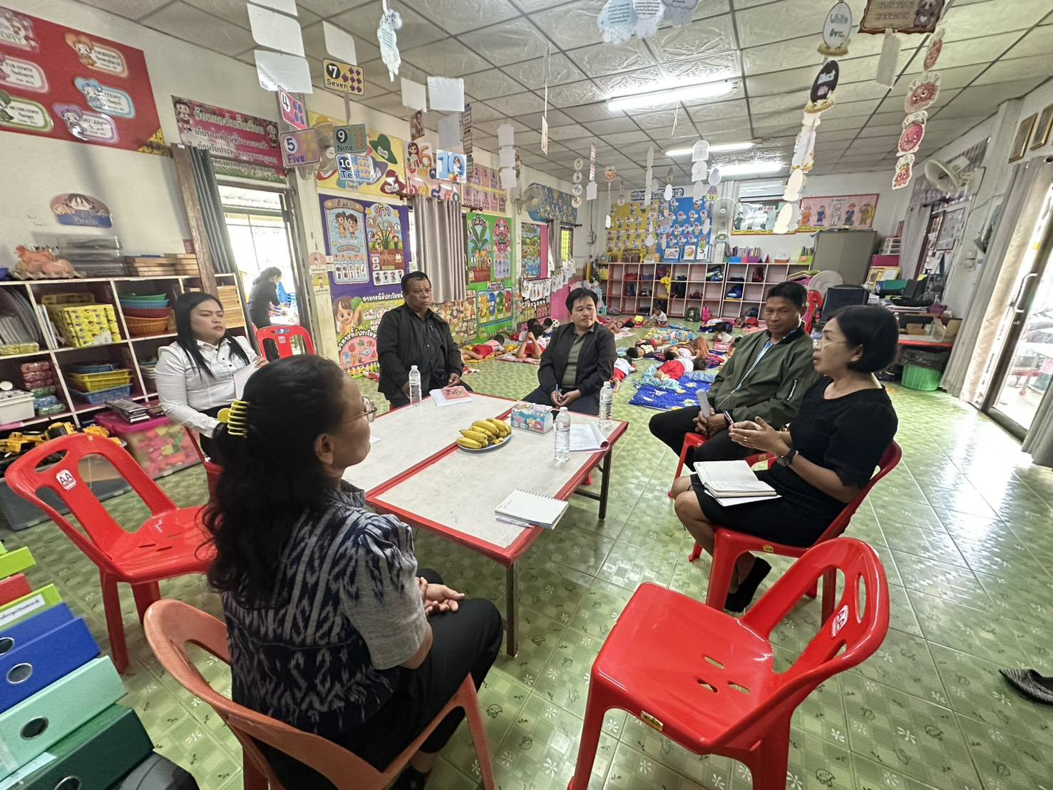 นายกองค์การบริหารส่วนตำบลหนองไฮ นางสาวจารุณี พิมเพ็งพร้อมคณะผู้บริหารและเจ้าหน้าที่กองการศึกษาฯ ได้ลงพื้นที่นิเทศติดตามการจัดการศึกษาและประกันคุณภาพภายในสถานศึกษา ณ. ศพด. บ้านหนองไฮ