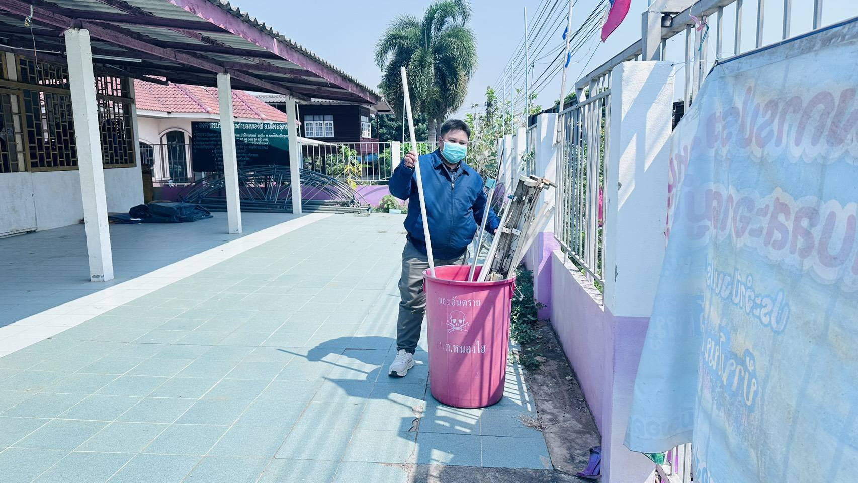 องค์การบริหารส่วนตำบลหนองไฮ ได้ออกเก็บขยะอันตราย ตามศาลาประชาคมหมู่บ้าน ในเขตพื้นที่ตำบลหนองไฮ ทั้งหมด 16 หมู่บ้าน