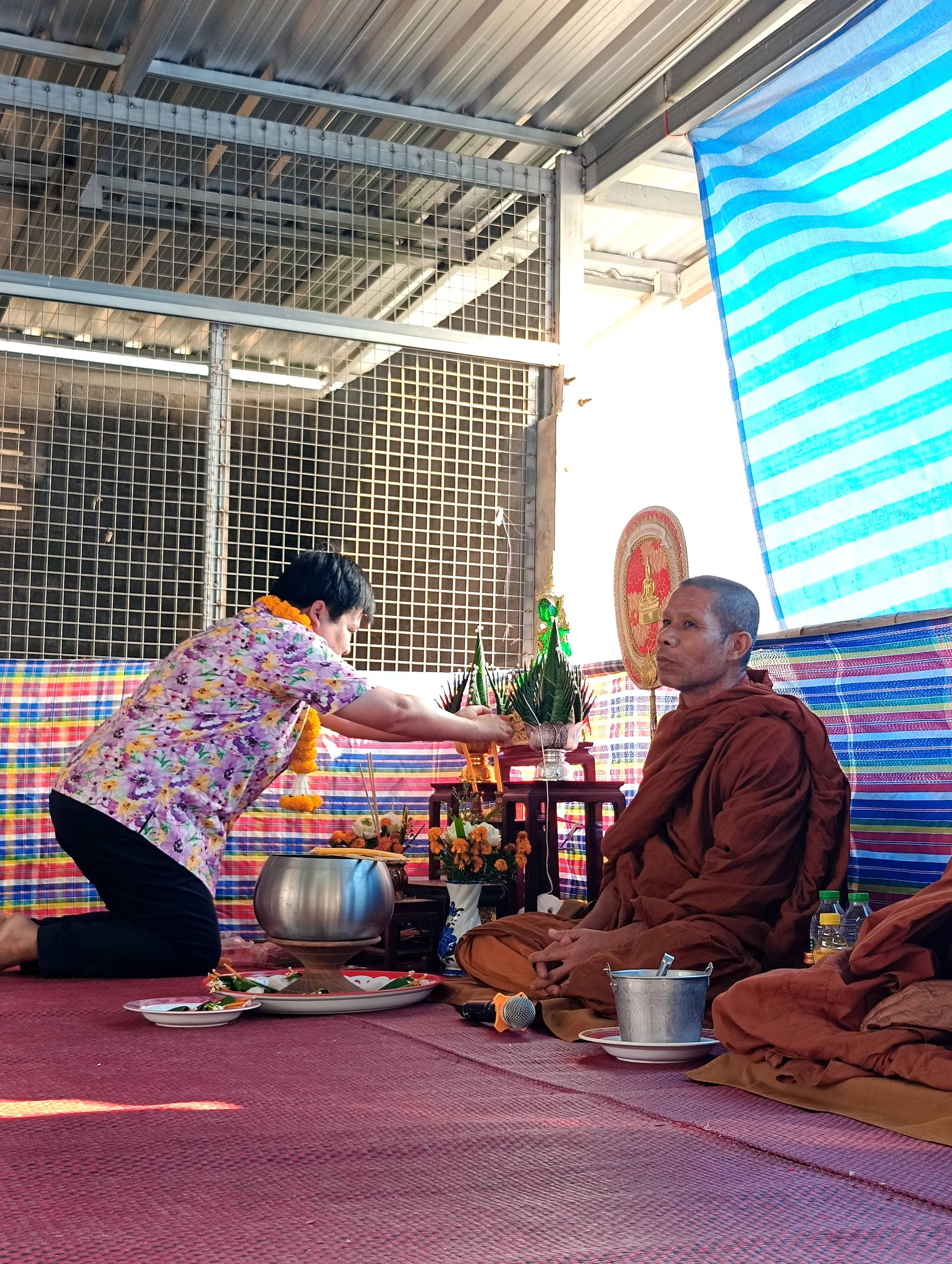 นายกองค์การบริหารส่วนตำบลหนองไฮและคณะผู้บริหารได้ร่วมทำบุญเนื่องในวาระดิถีขึ้นปีใหม่ไทย เทศกาลวันสงกรานต์ ปี2569 ที่ศาลาประชาคม บ้านดงมะกรูด หมู่ที่ 7 คุ้มห้วยน้ำบุ้น